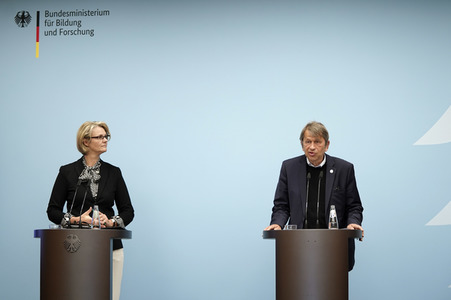 Pressekonferenz zum aktuellen Stand der Behandlung des Corona Virus in Berlin