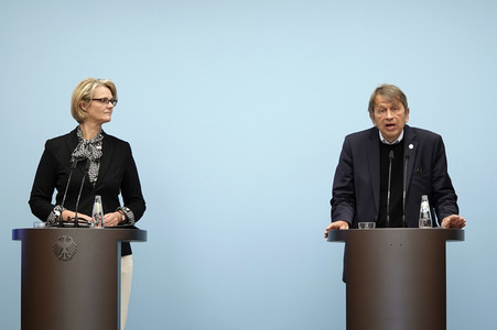 Pressekonferenz zum aktuellen Stand der Behandlung des Corona Virus in Berlin