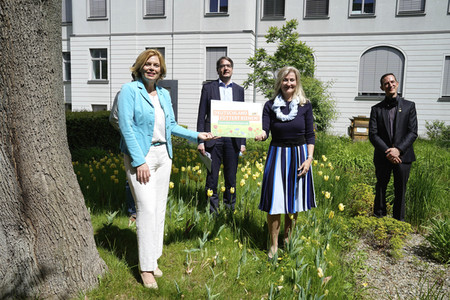 Pressetermin mit Julia Klöckner zum Weltbienentag in Berlin