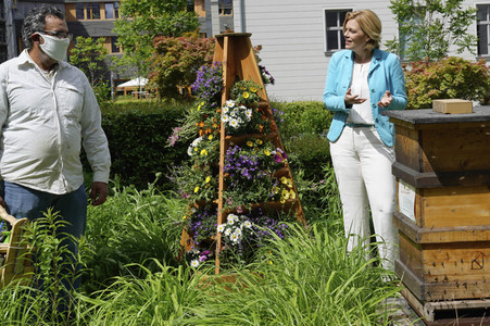Pressetermin mit Julia Klöckner zum Weltbienentag in Berlin