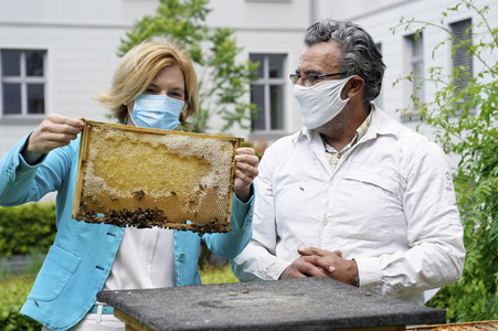 Pressetermin mit Julia Klöckner zum Weltbienentag in Berlin