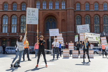 Kundgebung für die Wiedereröffnung von Sportstudios in Berlin