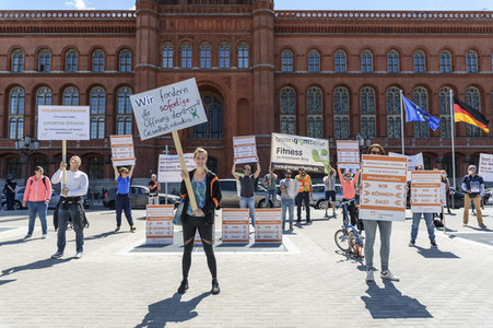Kundgebung für die Wiedereröffnung von Sportstudios in Berlin
