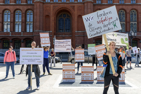 Kundgebung für die Wiedereröffnung von Sportstudios in Berlin