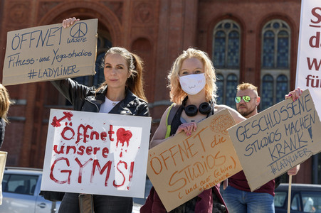 Kundgebung für die Wiedereröffnung von Sportstudios in Berlin