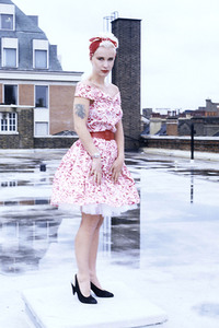 Modepräsentation mit Paula Yates in London