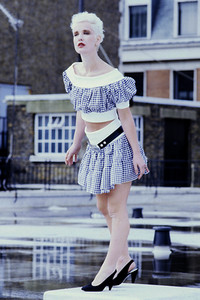 Modepräsentation mit Paula Yates in London