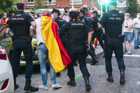 Proteste vor der PSOE-Zentrale in Madrid