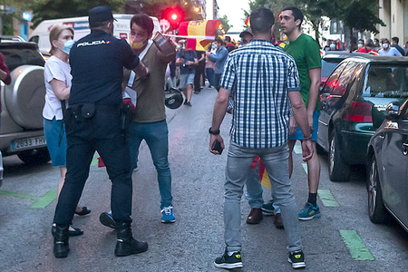 Proteste vor der PSOE-Zentrale in Madrid