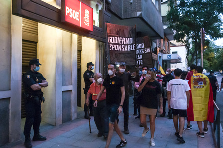 Proteste vor der PSOE-Zentrale in Madrid