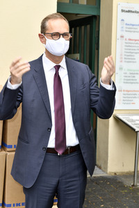 Spende von Masken und Handschuhen an die Stadt Berlin