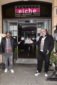 Fototermin mit Simon Pearce und Moses Wolff in München