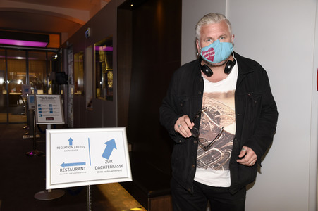 Fototermin mit Simon Pearce und Moses Wolff in München