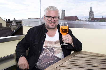 Fototermin mit Simon Pearce und Moses Wolff in München