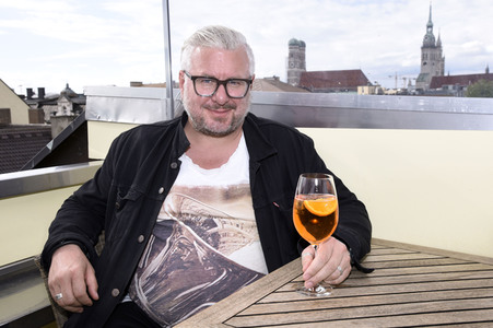 Fototermin mit Simon Pearce und Moses Wolff in München