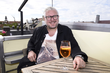 Fototermin mit Simon Pearce und Moses Wolff in München