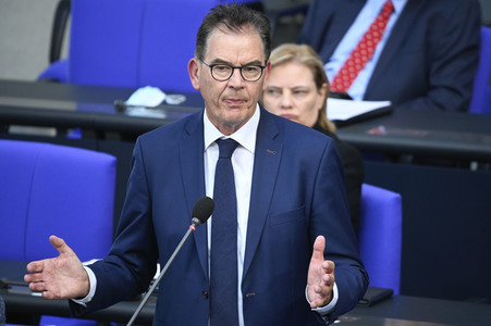 Aktuelle Stunde und Befragung der Bundesregierung in Berlin