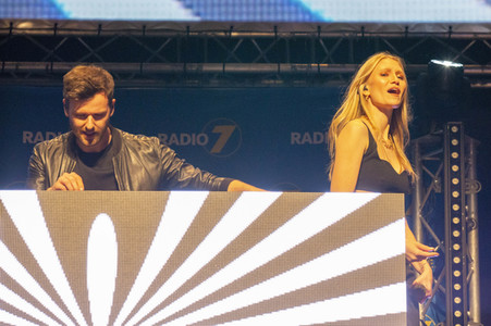 Autokino Konzert von Glaperlenspiel in Friedrichshafen