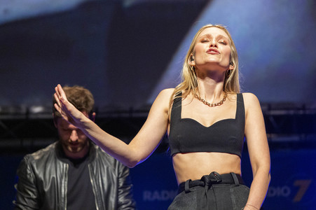 Autokino Konzert von Glaperlenspiel in Friedrichshafen