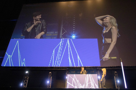 Autokino Konzert von Glaperlenspiel in Friedrichshafen