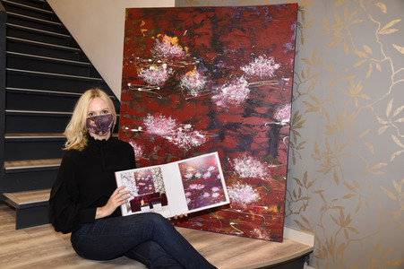 Simone von Anhalt im Friseursalon 'Figaro' in München