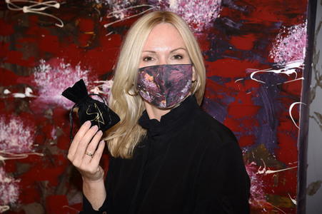 Simone von Anhalt im Friseursalon 'Figaro' in München