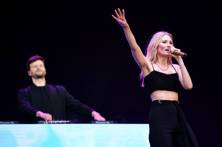 Autokultur-Konzert von Glasperlenspiel in Hannover