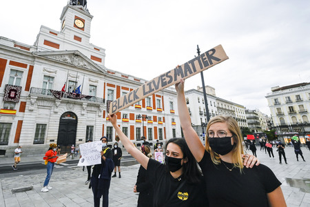 Gedenk-Kundgebung nach dem Tod von George Floyd in Madrid