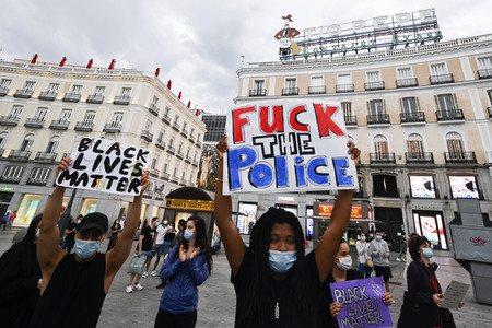 Gedenk-Kundgebung nach dem Tod von George Floyd in Madrid