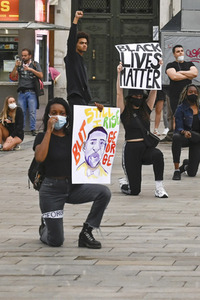 Gedenk-Kundgebung nach dem Tod von George Floyd in Madrid