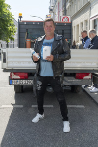 Rene Zierl bei einer Charity Aktion für Hilfsbedürftige in Hamburg