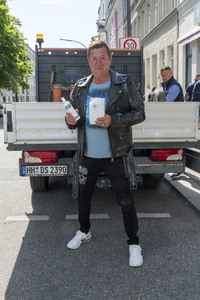 Rene Zierl bei einer Charity Aktion für Hilfsbedürftige in Hamburg