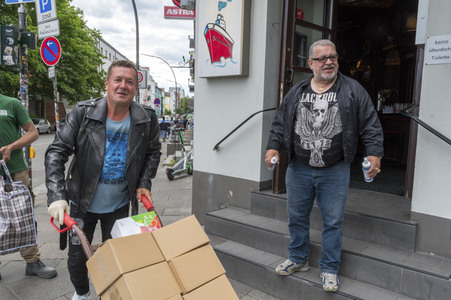 Rene Zierl bei einer Charity Aktion für Hilfsbedürftige in Hamburg