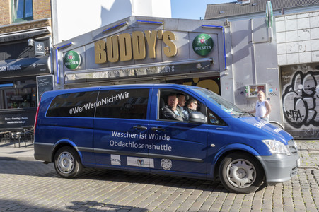 Rene Zierl bei einer Charity Aktion für Hilfsbedürftige in Hamburg