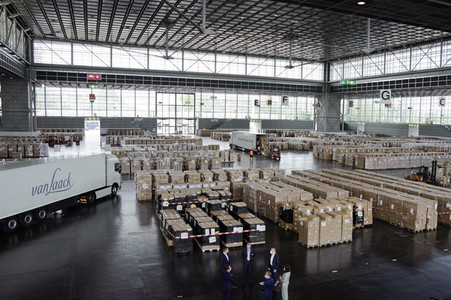 Besuch im Landeslager für Schutzausrüstung in Düsseldorf