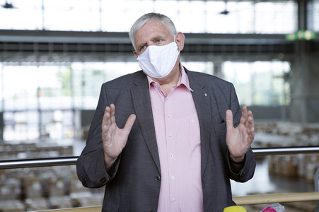 Besuch im Landeslager für Schutzausrüstung in Düsseldorf