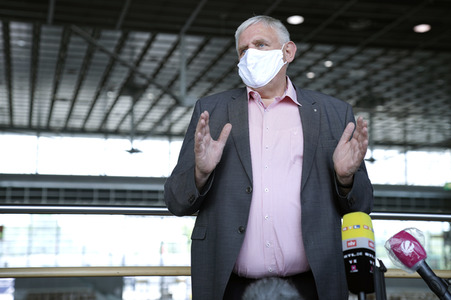 Besuch im Landeslager für Schutzausrüstung in Düsseldorf