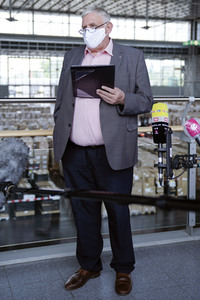 Besuch im Landeslager für Schutzausrüstung in Düsseldorf