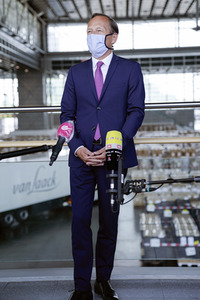 Besuch im Landeslager für Schutzausrüstung in Düsseldorf