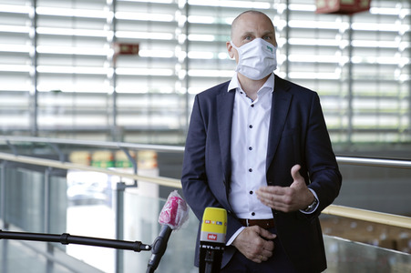 Besuch im Landeslager für Schutzausrüstung in Düsseldorf