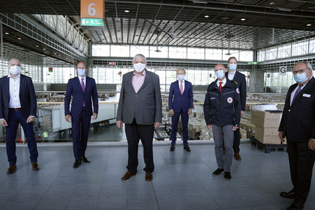 Besuch im Landeslager für Schutzausrüstung in Düsseldorf