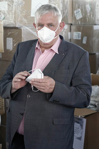 Besuch im Landeslager für Schutzausrüstung in Düsseldorf