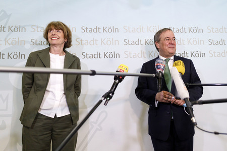 Armin Laschet besucht das Gesundheitsamt Köln