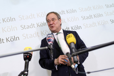 Armin Laschet besucht das Gesundheitsamt Köln