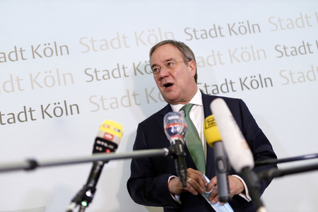 Armin Laschet besucht das Gesundheitsamt Köln