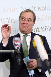 Armin Laschet besucht das Gesundheitsamt Köln