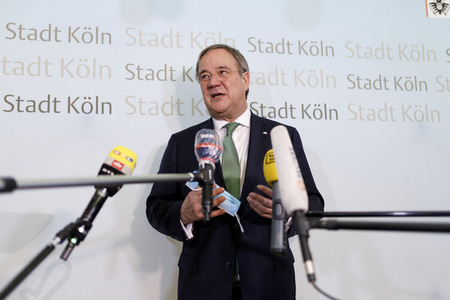 Armin Laschet besucht das Gesundheitsamt Köln