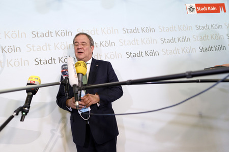 Armin Laschet besucht das Gesundheitsamt Köln