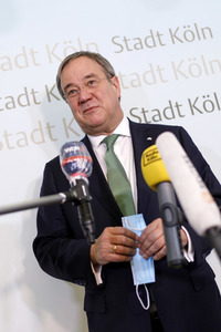 Armin Laschet besucht das Gesundheitsamt Köln