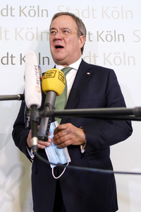 Armin Laschet besucht das Gesundheitsamt Köln